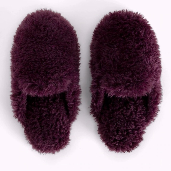 NWT Express Fluffy Faux Fur Slip-On Slipper Indoor/Outdoor Dark Purple Small 5-6 - Picture 2 of 9